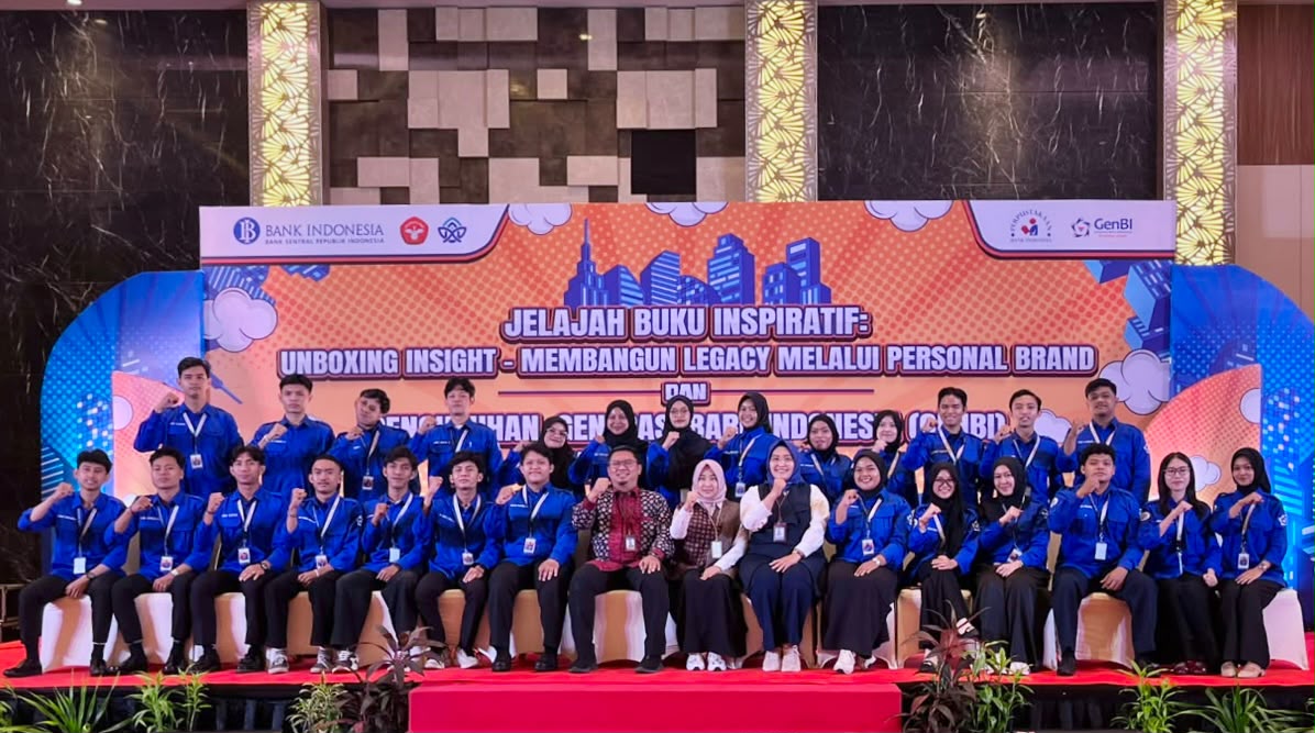 Foto Bersama Badan Pengurus Inti, Komisariat, dan Koordinator Divisi-divisi.