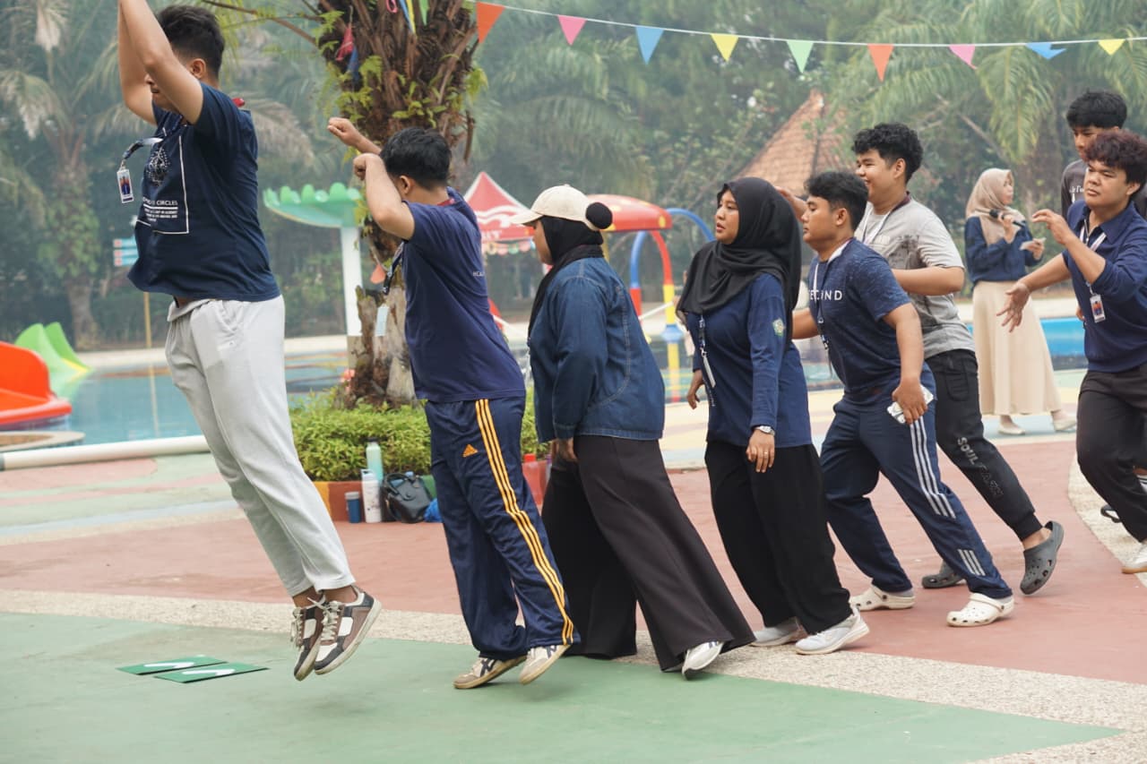Peserta Leadership Camp GenBI Jambi 2026 Mengikuti Rangkaian Kegiatan Outbound