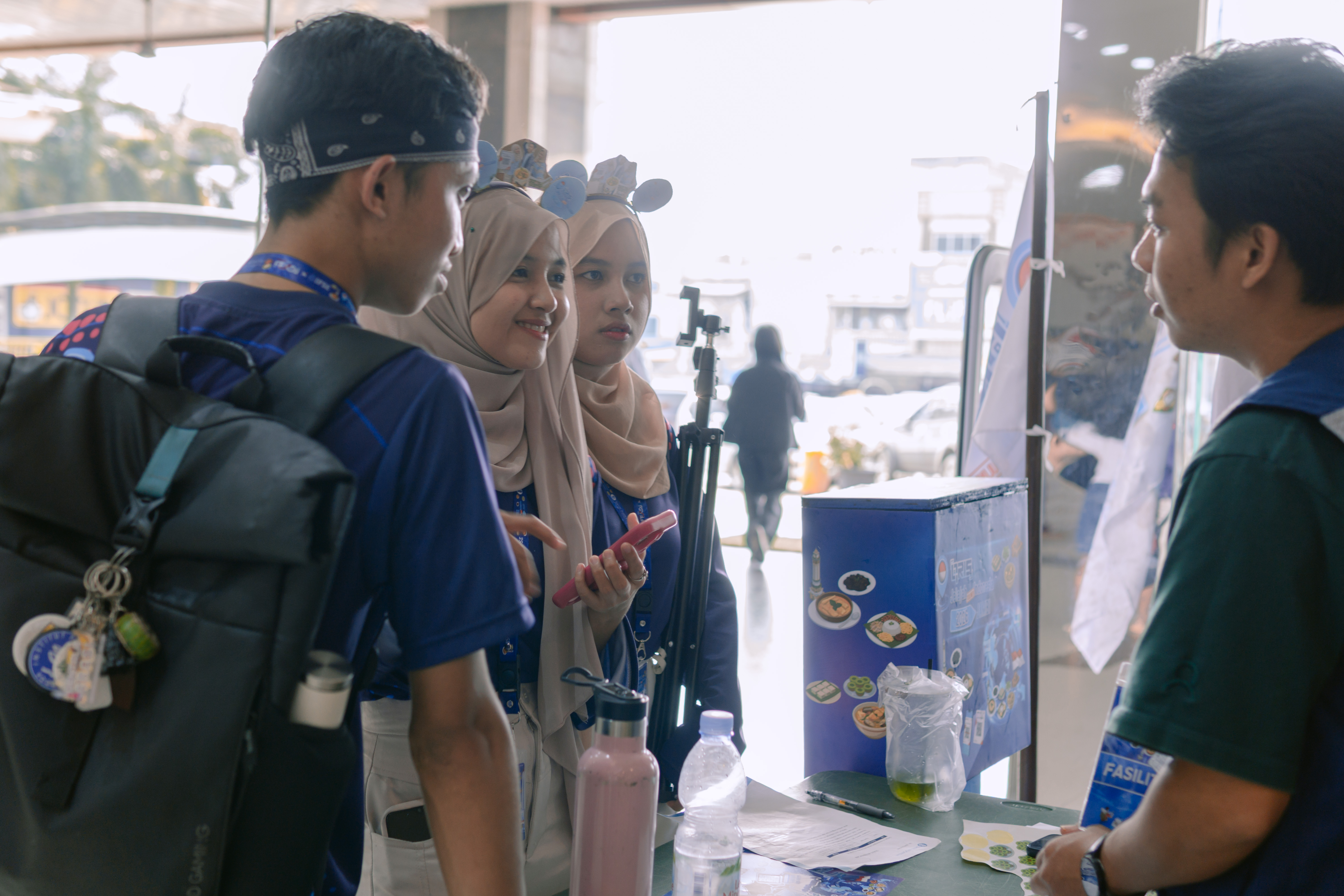 Dokumentasi: Irfan Aziz bersama Nissa dan Intan saat mengikuti rangkaian kegiatan QJIKI 2026