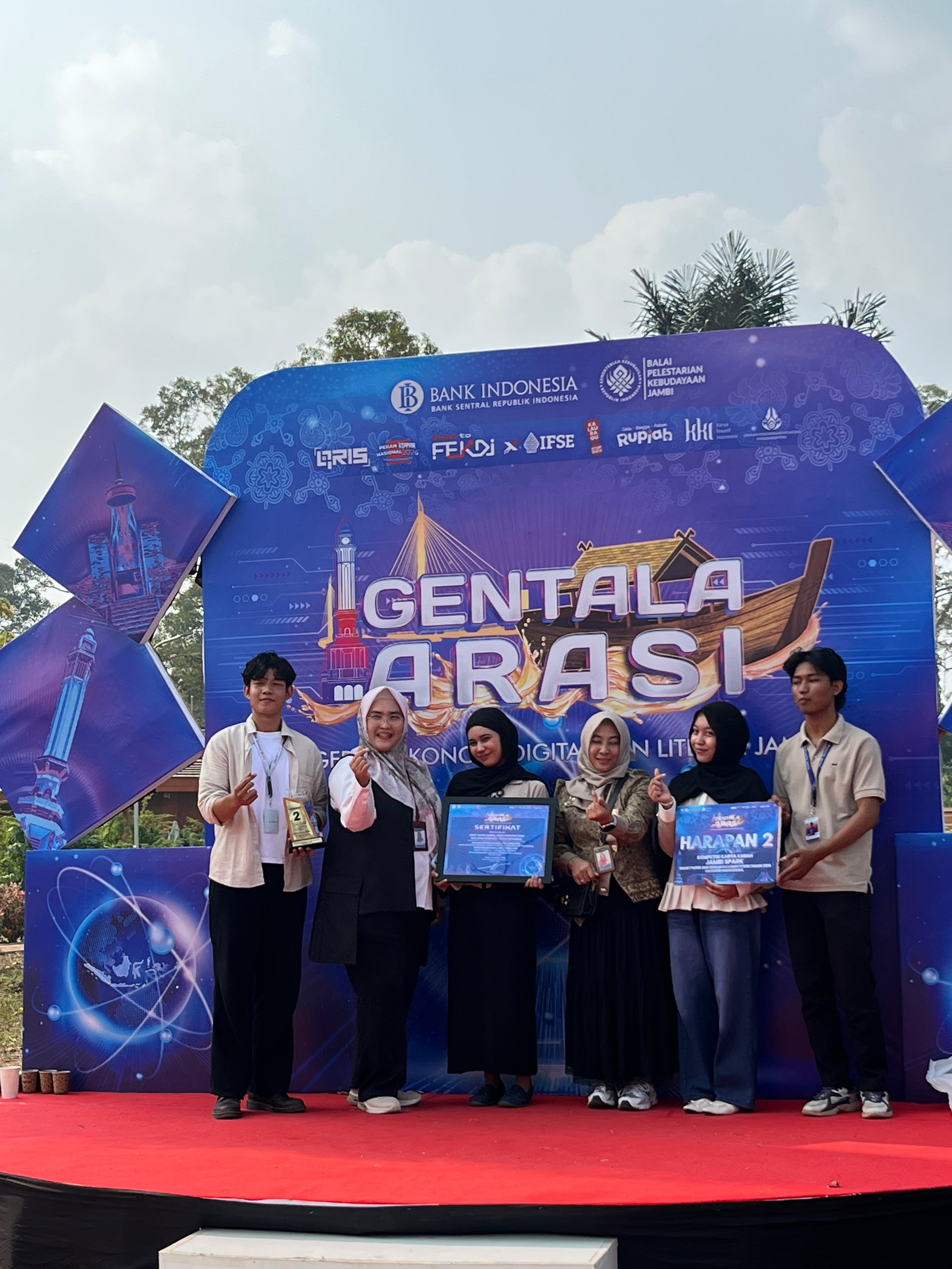 Dokumentasi Tim GenBiO Bersama Pembina GenBI